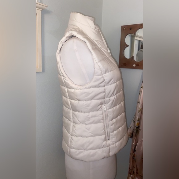 LOFT White Puffer Vest - Picture 3 of 5